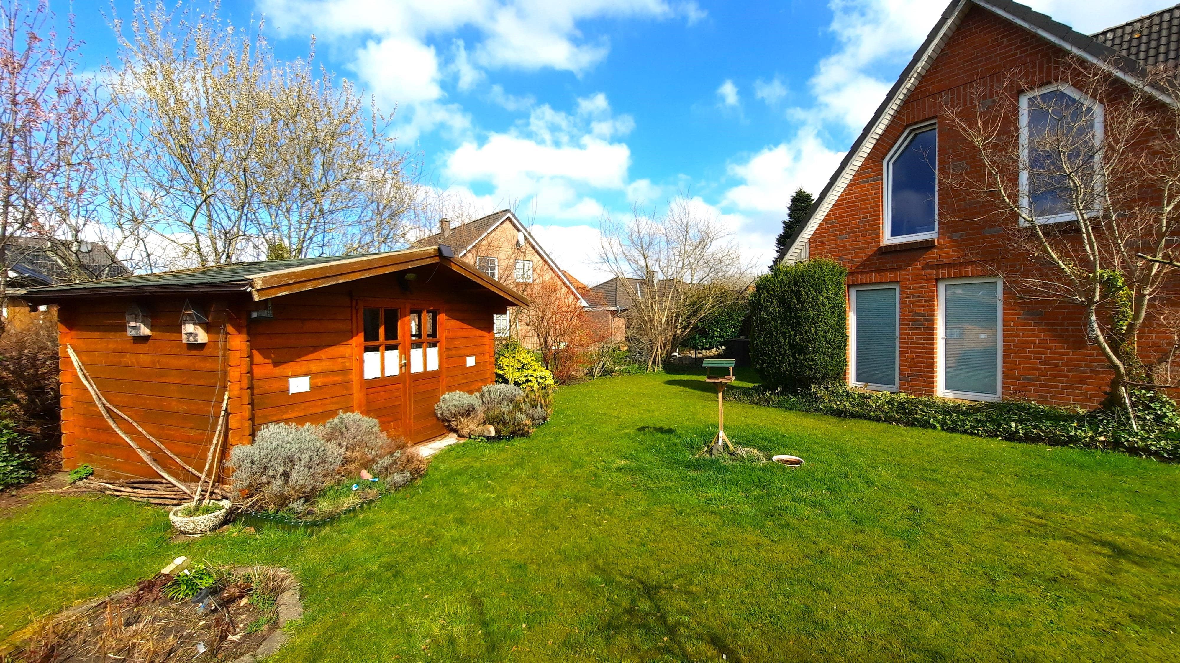 Gepflegtes Zweifamilienhaus mit Carport, Terrasse und Loggia in ruhiger Wohnlage – Kropp – Vorschaubild 15