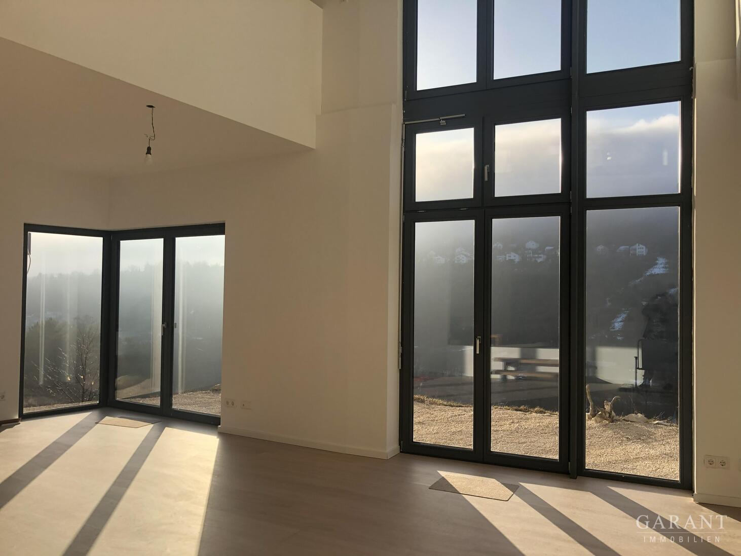 Sonnenverwöhnte Stil-Ikone mit Aussicht ins Tal – Albstadt – Vorschaubild 2
