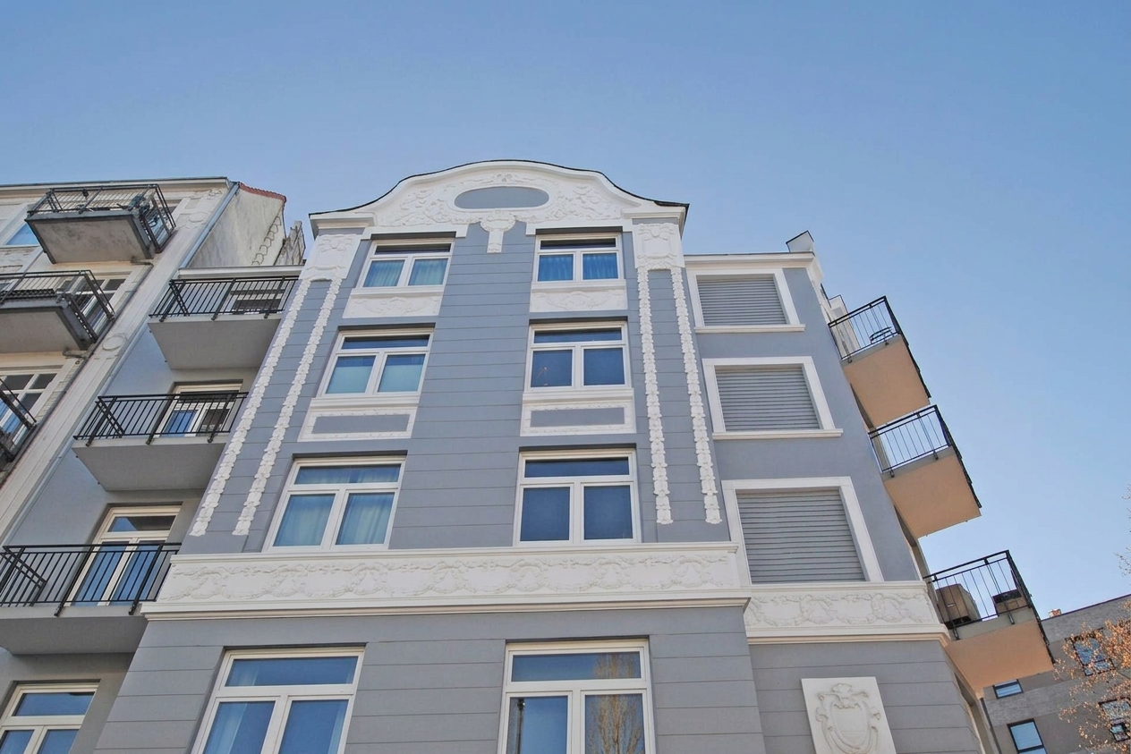 Winterhude: Stilvolle Gründerzeit-Wohnung mit Wohnküche und saniertem Balkon – Hamburg Winterhude – Vorschaubild 2