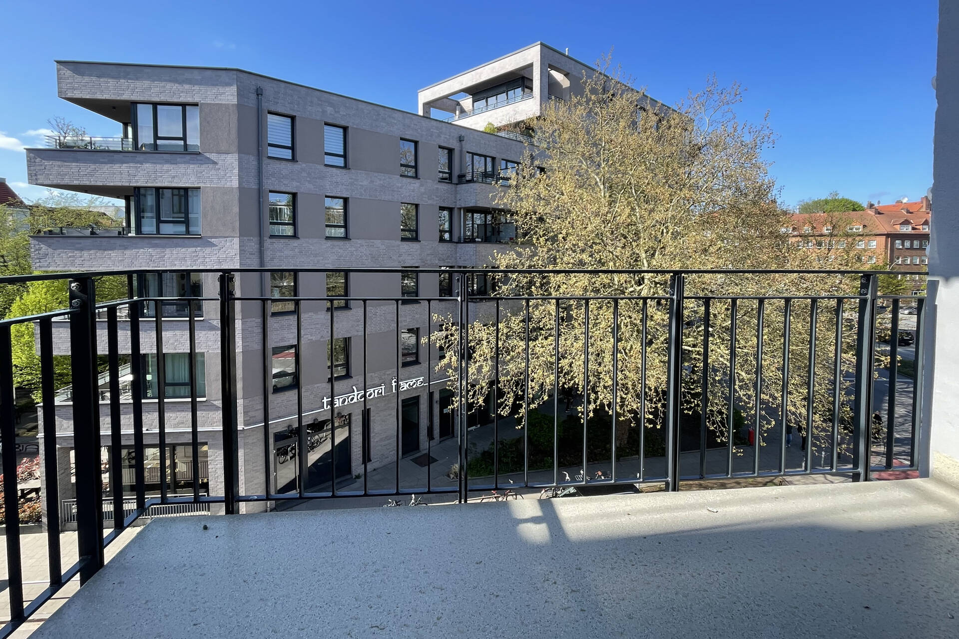 Winterhude: Stilvolle Gründerzeit-Wohnung mit Wohnküche und saniertem Balkon – Hamburg Winterhude – Vorschaubild 4