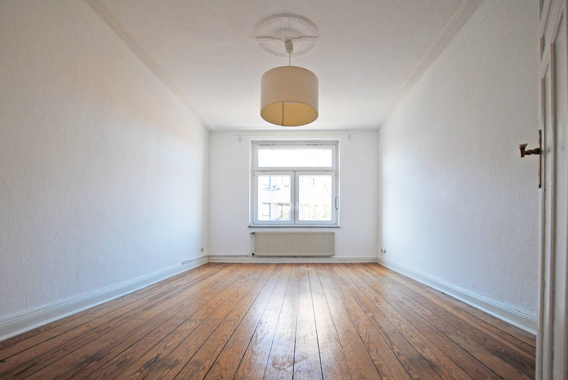 Winterhude: Stilvolle Gründerzeit-Wohnung mit Wohnküche und saniertem Balkon – Hamburg Winterhude – Vorschaubild 7