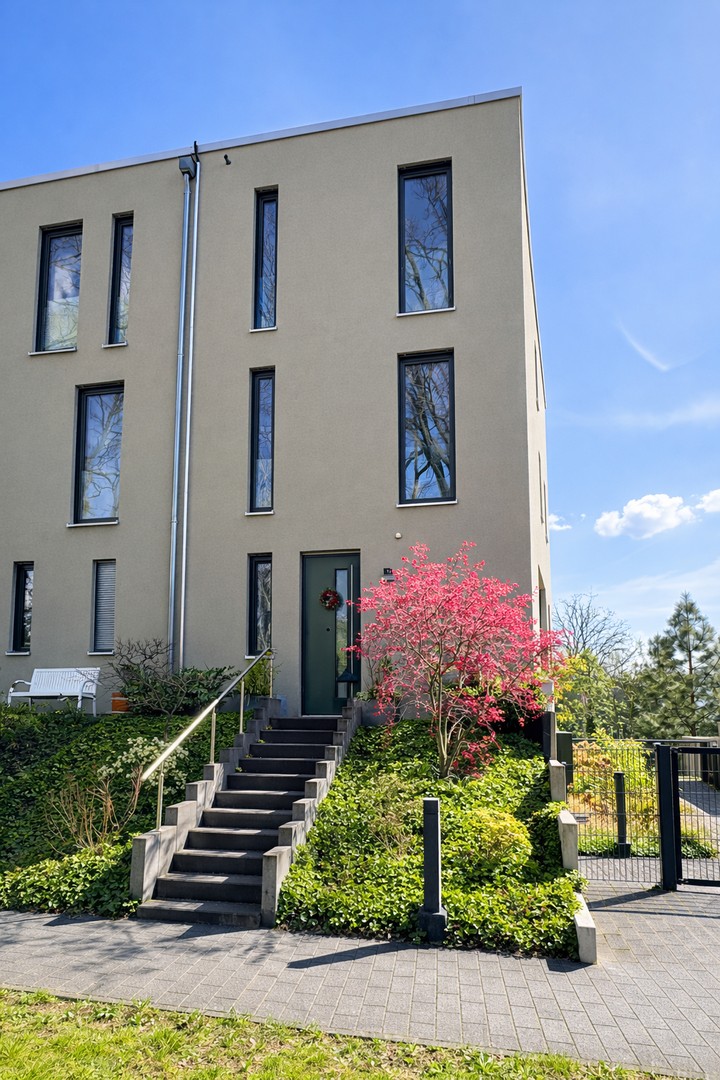 Exklusives Townhouse in Babelsberg mit Garten, Sauna & Designer-Küche – Potsdam – Bild 1 von 47
