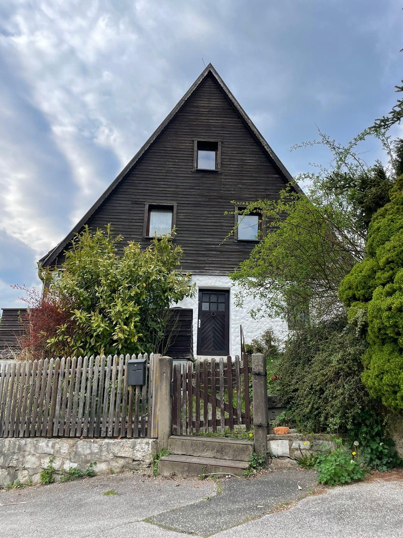 Charmantes Haus mit Garten und großem Potenzial nahe Stausee