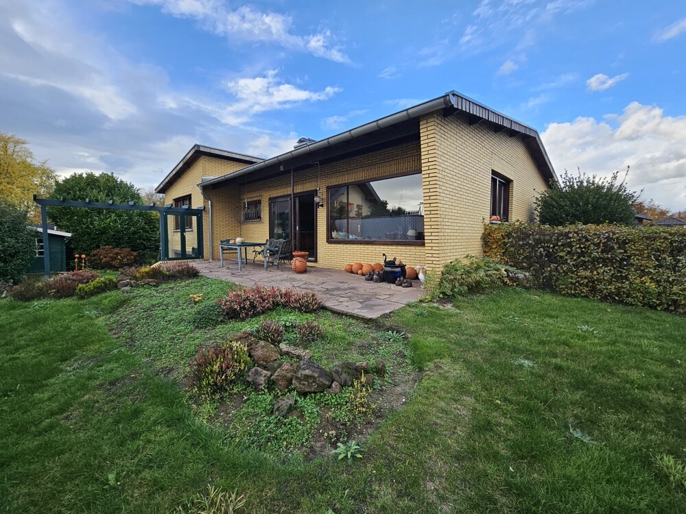 Viel Platz, viele Möglichkeiten – großzügiger Bungalow mit Gartenparadies in Hückelhoven – Hückelhoven – Bild 1 von 35