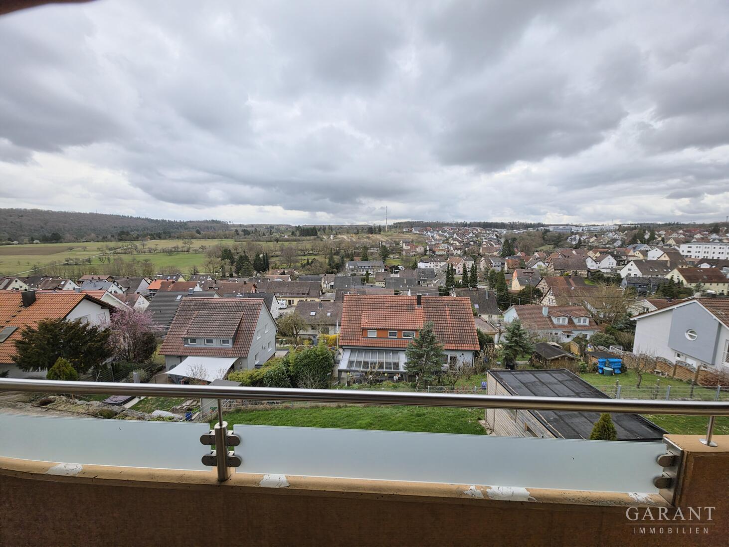 Traumhafte Aussicht in Wimsheim - Großzügiges Doppelhaus mit viel Platz, Sauna & Wärmepumpe – Wimsheim – Vorschaubild 2