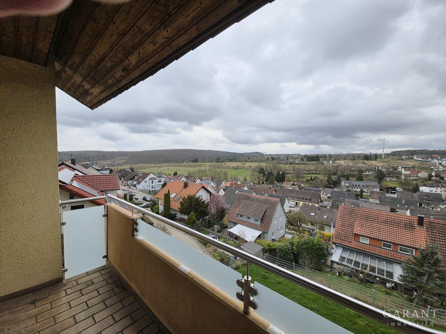 Traumhafte Aussicht in Wimsheim - Großzügiges Doppelhaus mit viel Platz, Sauna & Wärmepumpe – Wimsheim – Vorschaubild 3