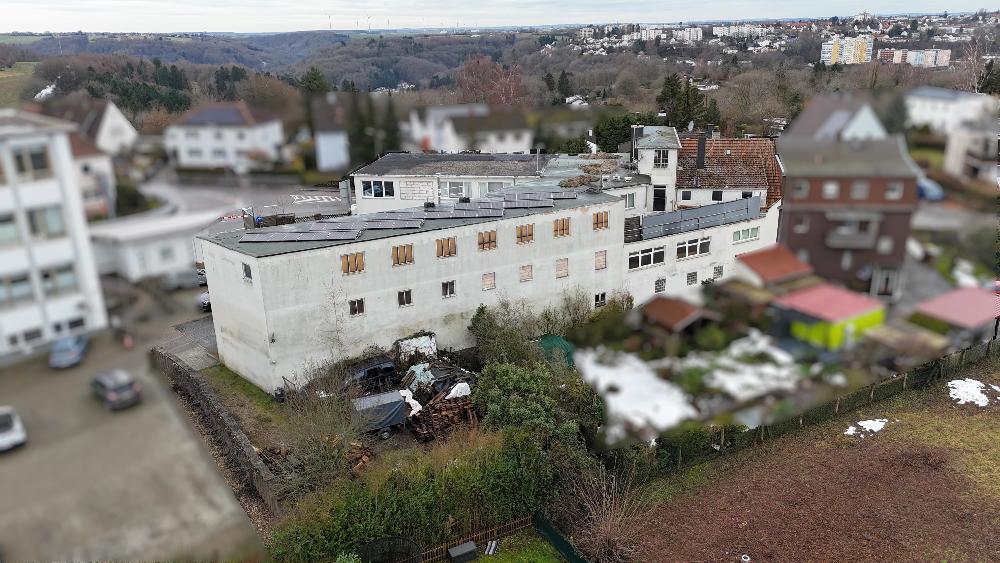 +++Ensemble aus 3-Familienhaus und Fabrikgebäude mit 3 weiteren Wohneinheiten, Ladengeschäft, Lager und Doppelgarage, Photovoltaikanlage+++ – Pirmasens – Vorschaubild 4