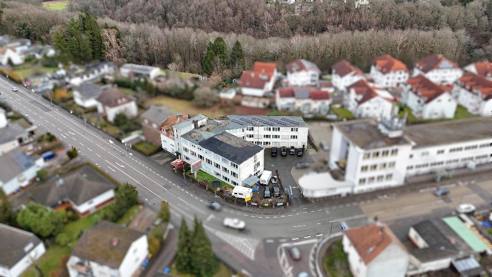 +++Ensemble aus 3-Familienhaus und Fabrikgebäude mit 3 weiteren Wohneinheiten, Ladengeschäft, Lager und Doppelgarage, Photovoltaikanlage+++ – Pirmasens – Vorschaubild 7