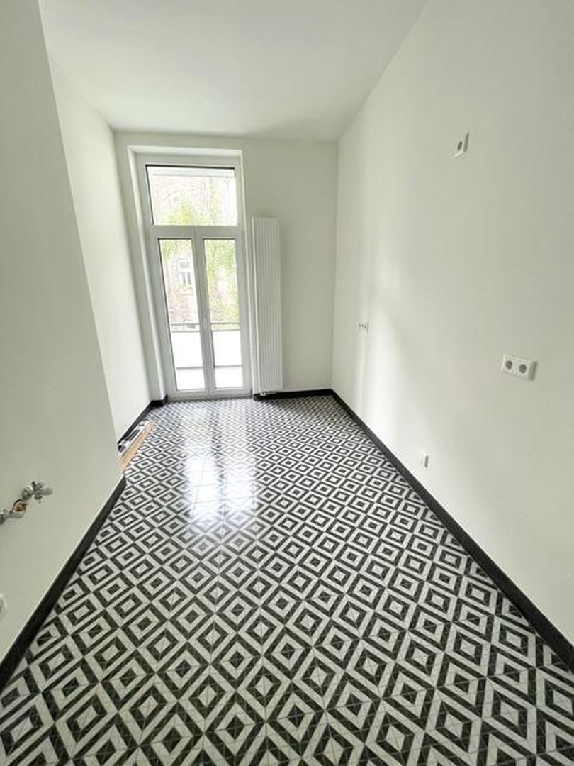 Erstbezug nach Sanierung: Charmante Stadtwhg. mit großem Balkon in energetisch saniertem Stilaltbau – Düsseldorf – Vorschaubild 8
