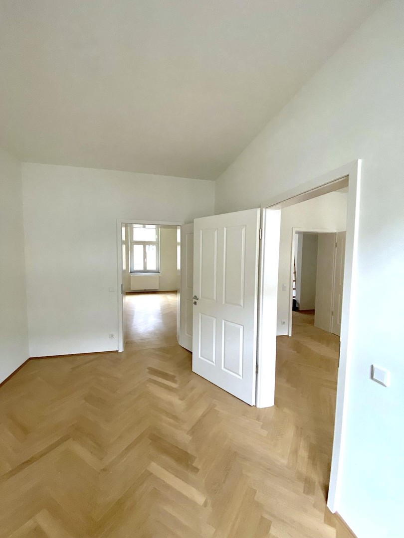 Erstbezug nach Sanierung: Charmante Stadtwhg. mit großem Balkon in energetisch saniertem Stilaltbau – Düsseldorf – Vorschaubild 11