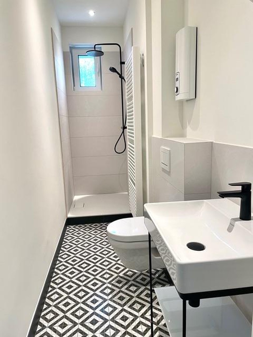 Erstbezug nach Sanierung: Charmante Stadtwhg. mit großem Balkon in energetisch saniertem Stilaltbau – Düsseldorf – Vorschaubild 12