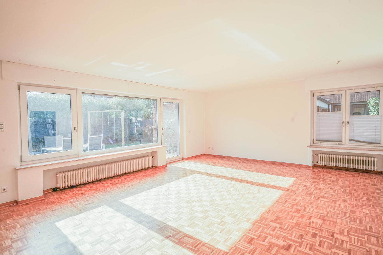 Rarität! Besonders große DHH mit moderner Einbauküche, Garage in begehrter Wohnlage von Kaldenhausen – Duisburg – Vorschaubild 7