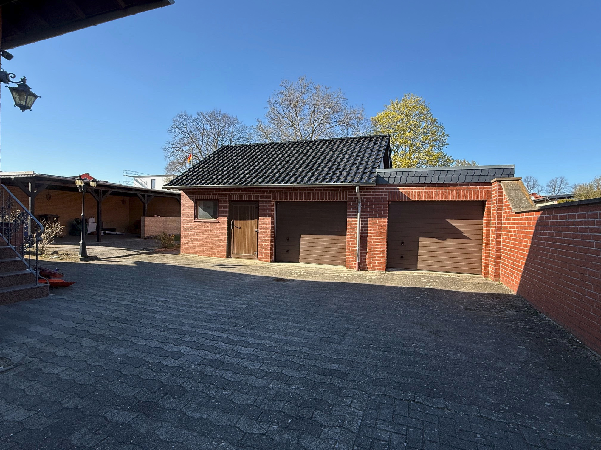 1-2-Familienhaus mit Wohlfühlatmosphäre,Balkon,Doppelgarage uvm. in Emmerstedt – Helmstedt – Vorschaubild 4