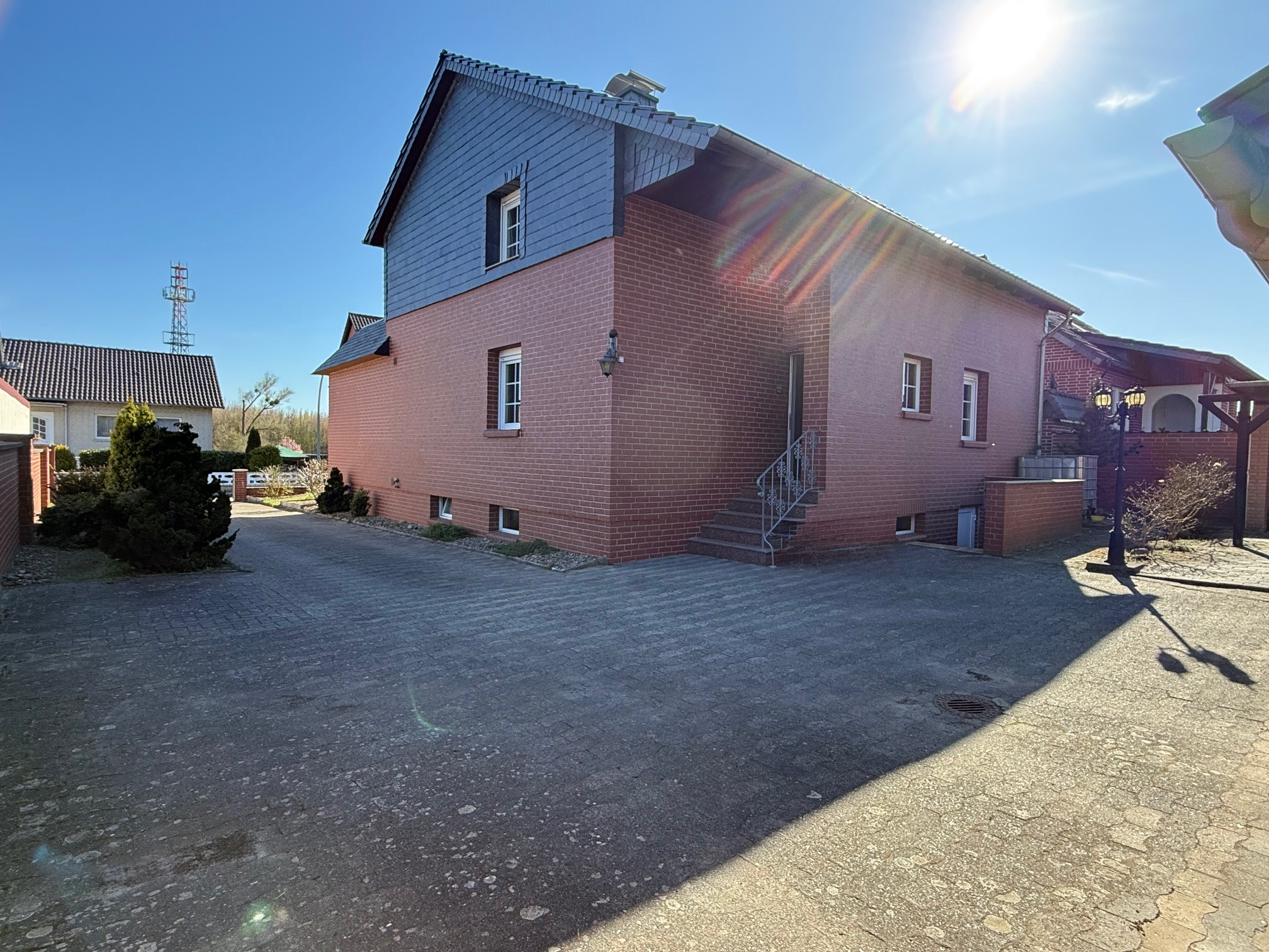 1-2-Familienhaus mit Wohlfühlatmosphäre,Balkon,Doppelgarage uvm. in Emmerstedt – Helmstedt – Vorschaubild 5