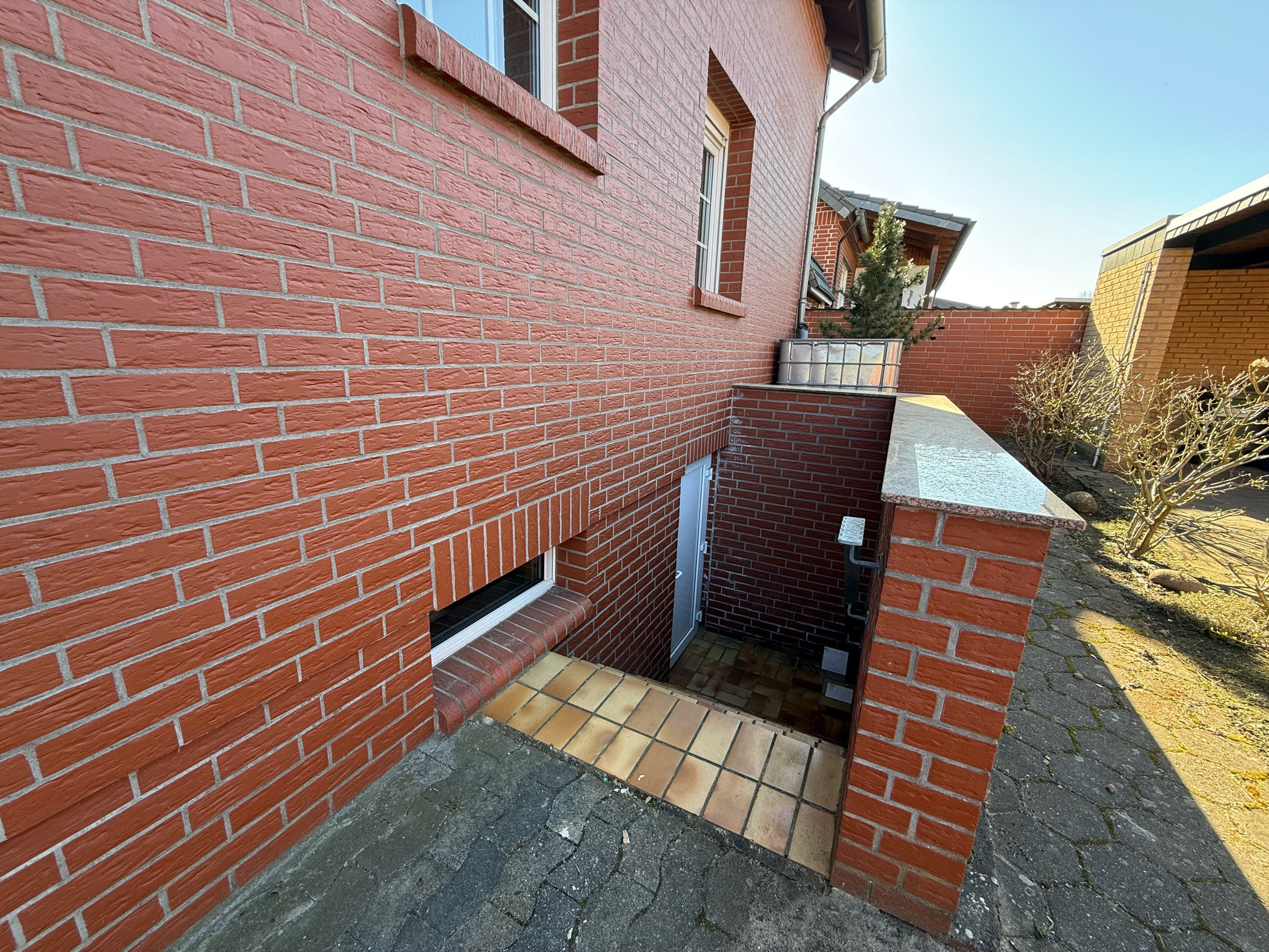 1-2-Familienhaus mit Wohlfühlatmosphäre,Balkon,Doppelgarage uvm. in Emmerstedt – Helmstedt – Vorschaubild 6