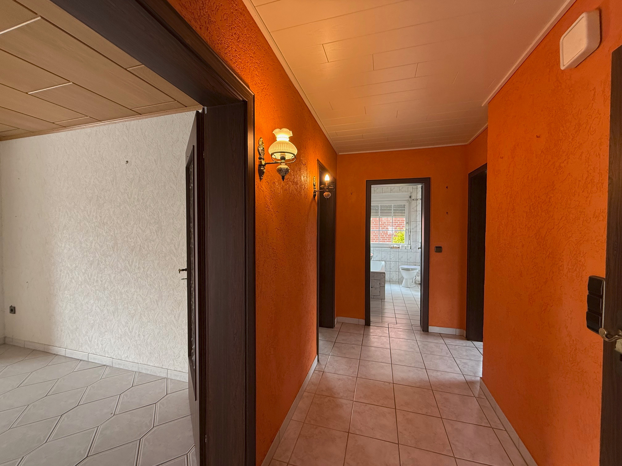 1-2-Familienhaus mit Wohlfühlatmosphäre,Balkon,Doppelgarage uvm. in Emmerstedt – Helmstedt – Vorschaubild 11