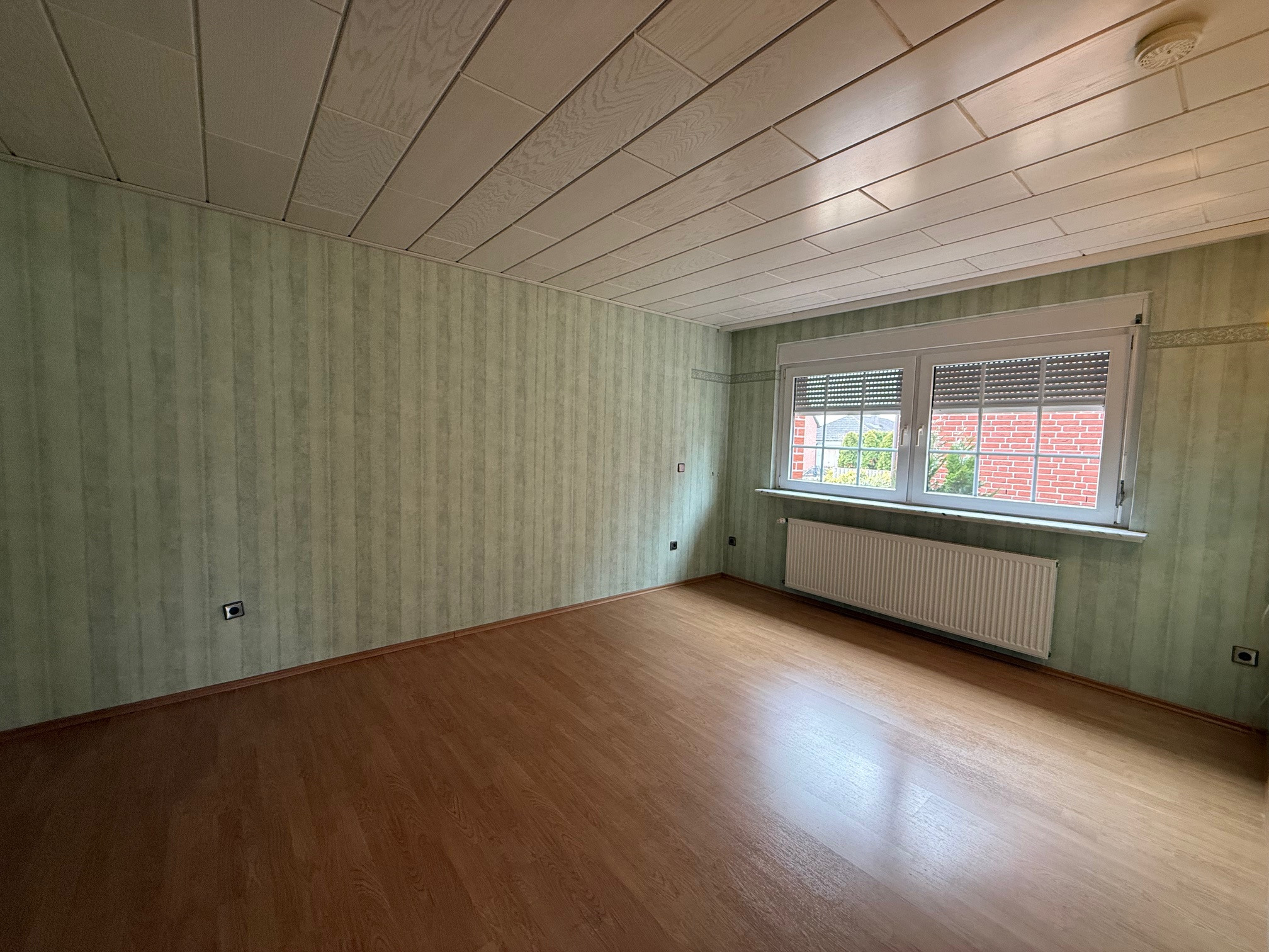 1-2-Familienhaus mit Wohlfühlatmosphäre,Balkon,Doppelgarage uvm. in Emmerstedt – Helmstedt – Vorschaubild 18