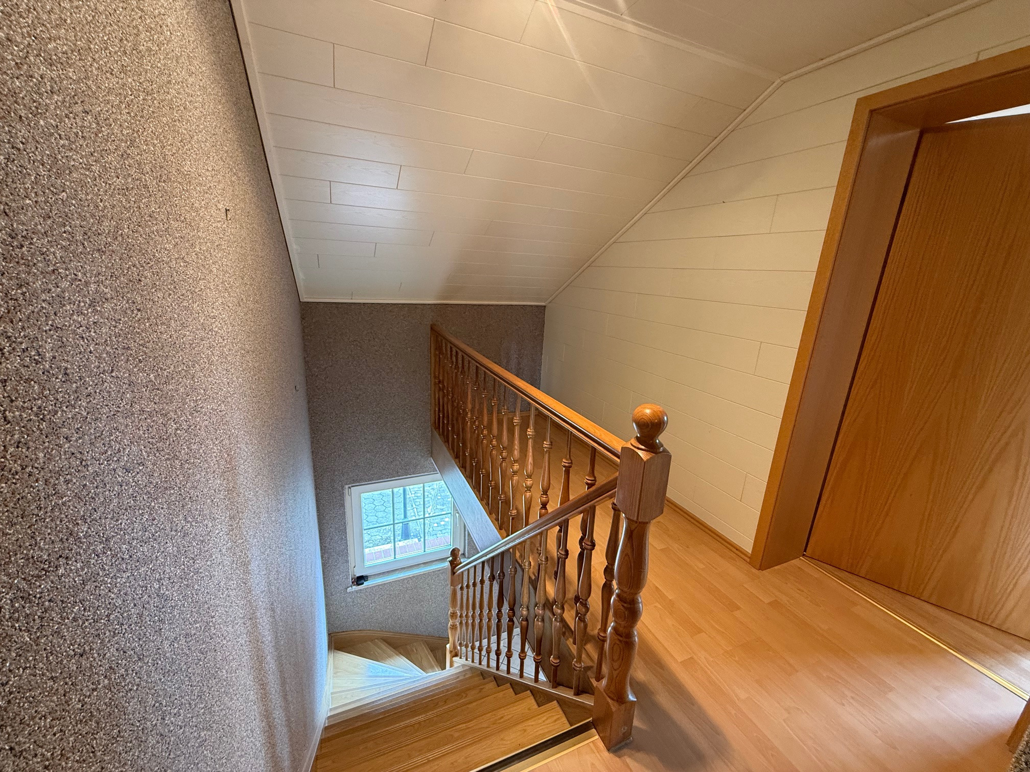1-2-Familienhaus mit Wohlfühlatmosphäre,Balkon,Doppelgarage uvm. in Emmerstedt – Helmstedt – Vorschaubild 19