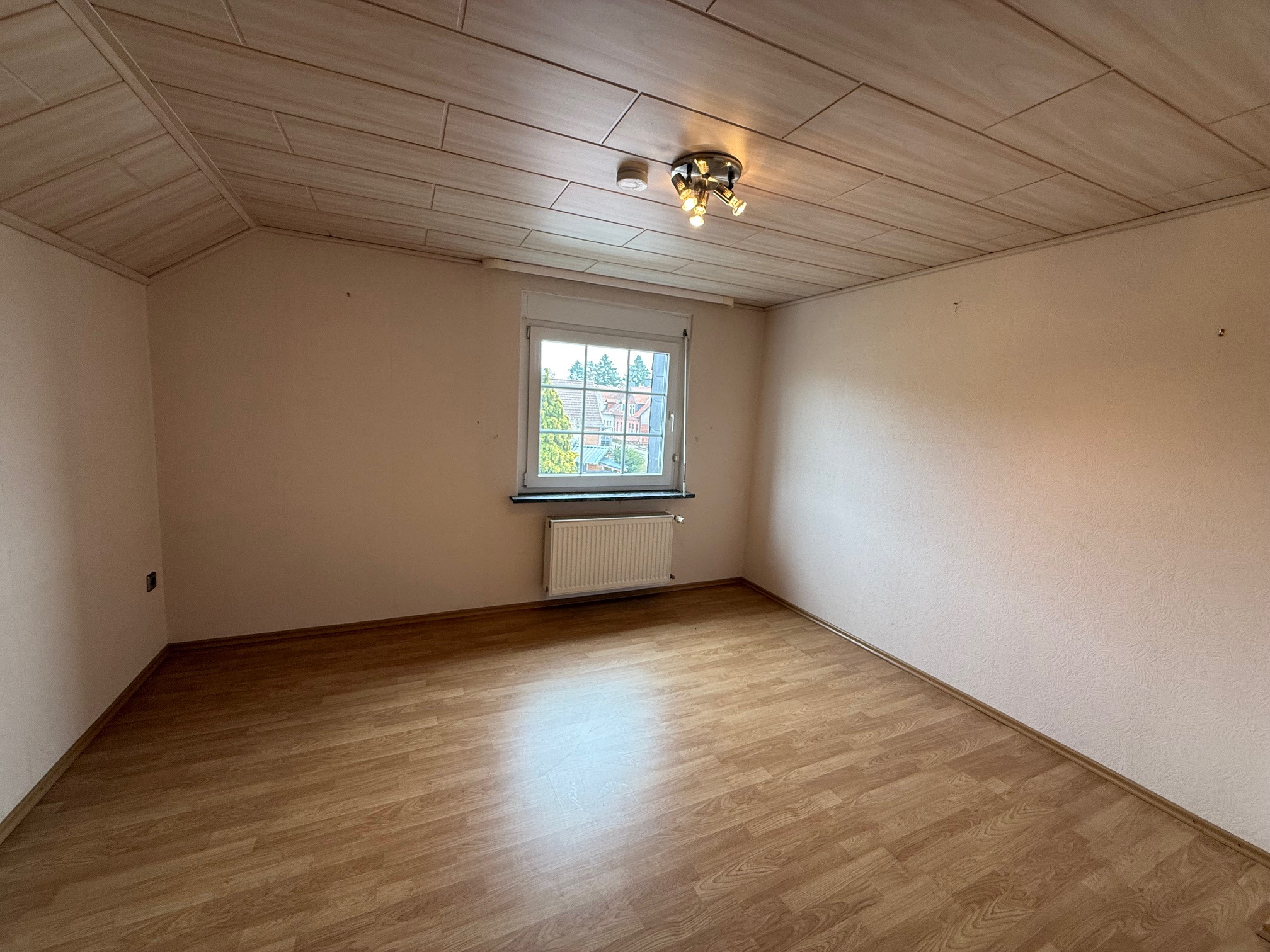 1-2-Familienhaus mit Wohlfühlatmosphäre,Balkon,Doppelgarage uvm. in Emmerstedt – Helmstedt – Vorschaubild 22