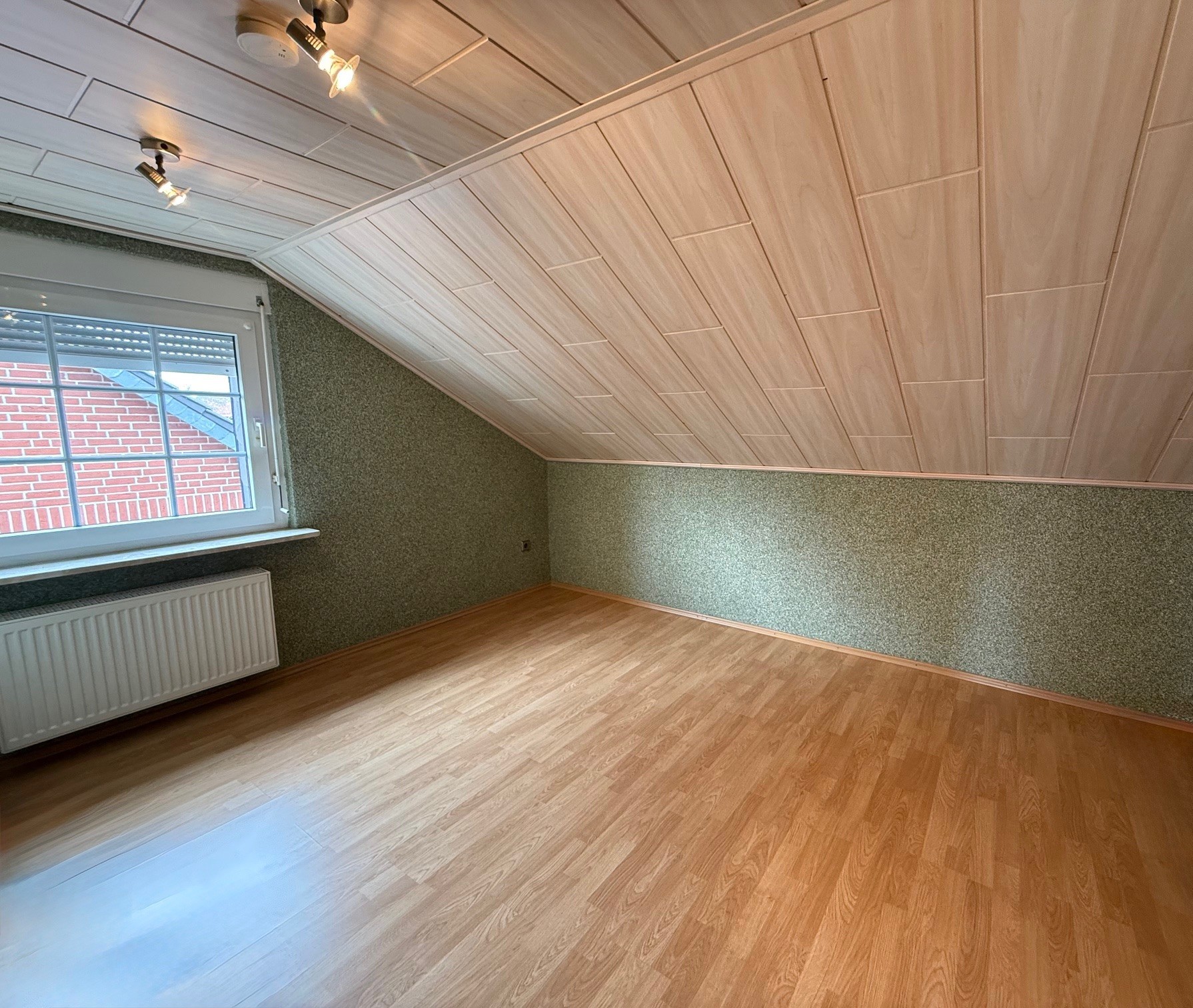 1-2-Familienhaus mit Wohlfühlatmosphäre,Balkon,Doppelgarage uvm. in Emmerstedt – Helmstedt – Vorschaubild 23