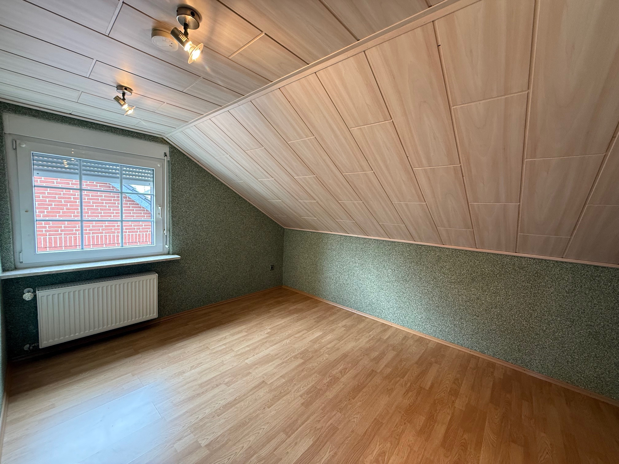 1-2-Familienhaus mit Wohlfühlatmosphäre,Balkon,Doppelgarage uvm. in Emmerstedt – Helmstedt – Vorschaubild 25