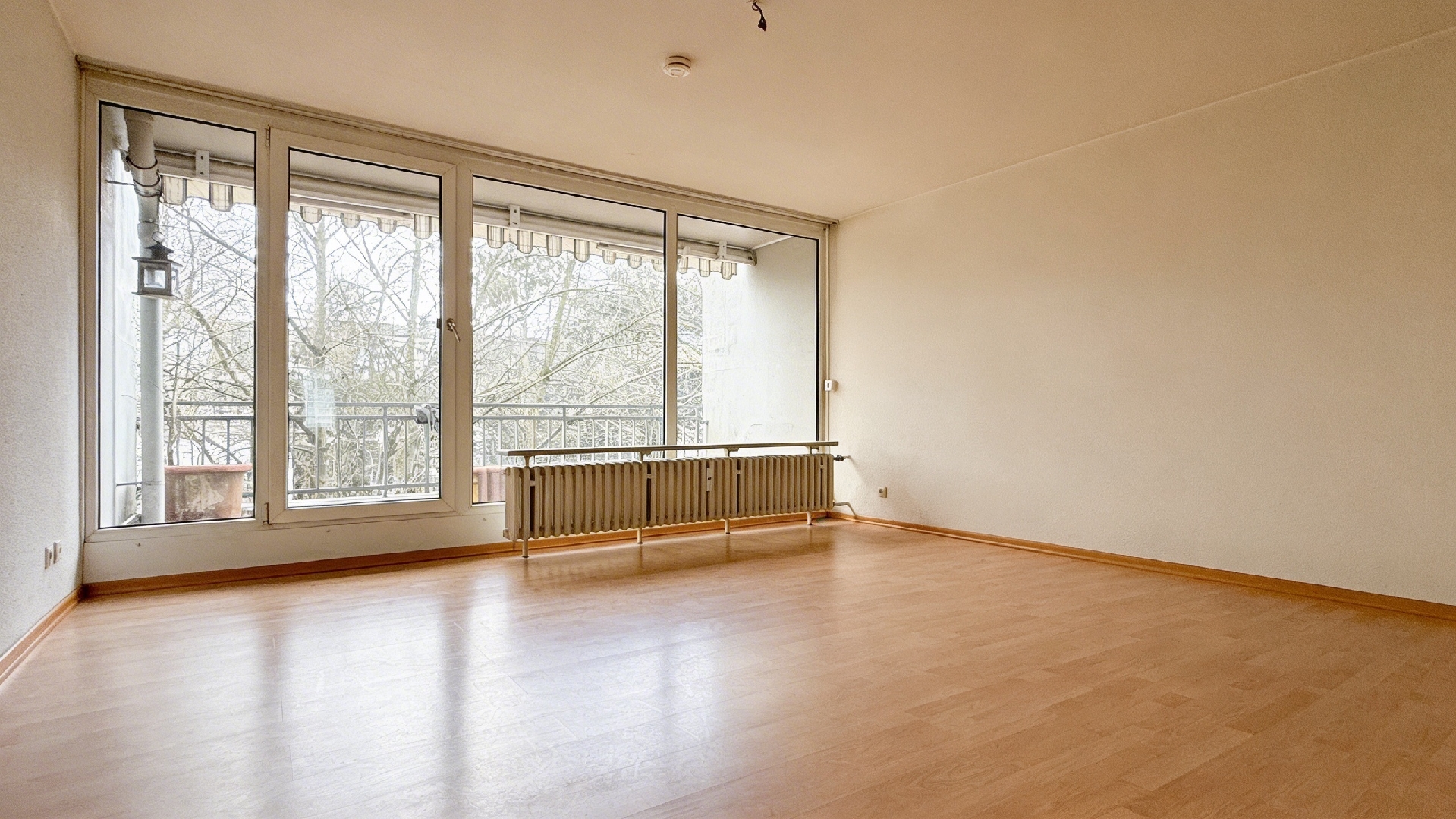 DÜSSELDORF-FLINGERN/DÜSSELTAL: 2-ZIMMERWOHNUNG MIT AUFZUG, BALKON UND BLICK INS GRÜNE ZU KAUFEN! – Düsseldorf – Vorschaubild 8