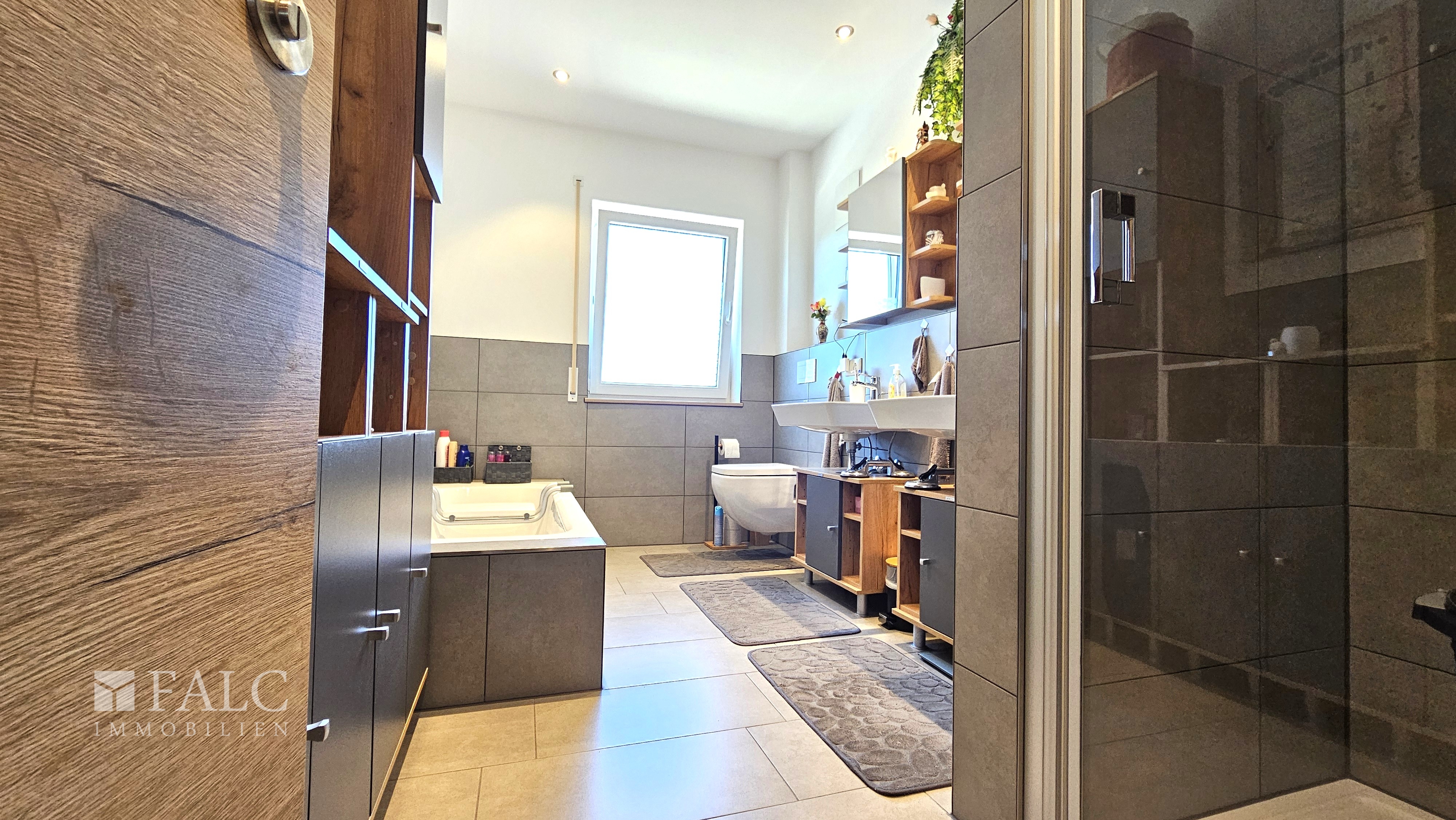 Neuwertiger Bungalow mit Einliegerwohnung & hoher Energieeffizienz – Frontenhausen – Vorschaubild 11