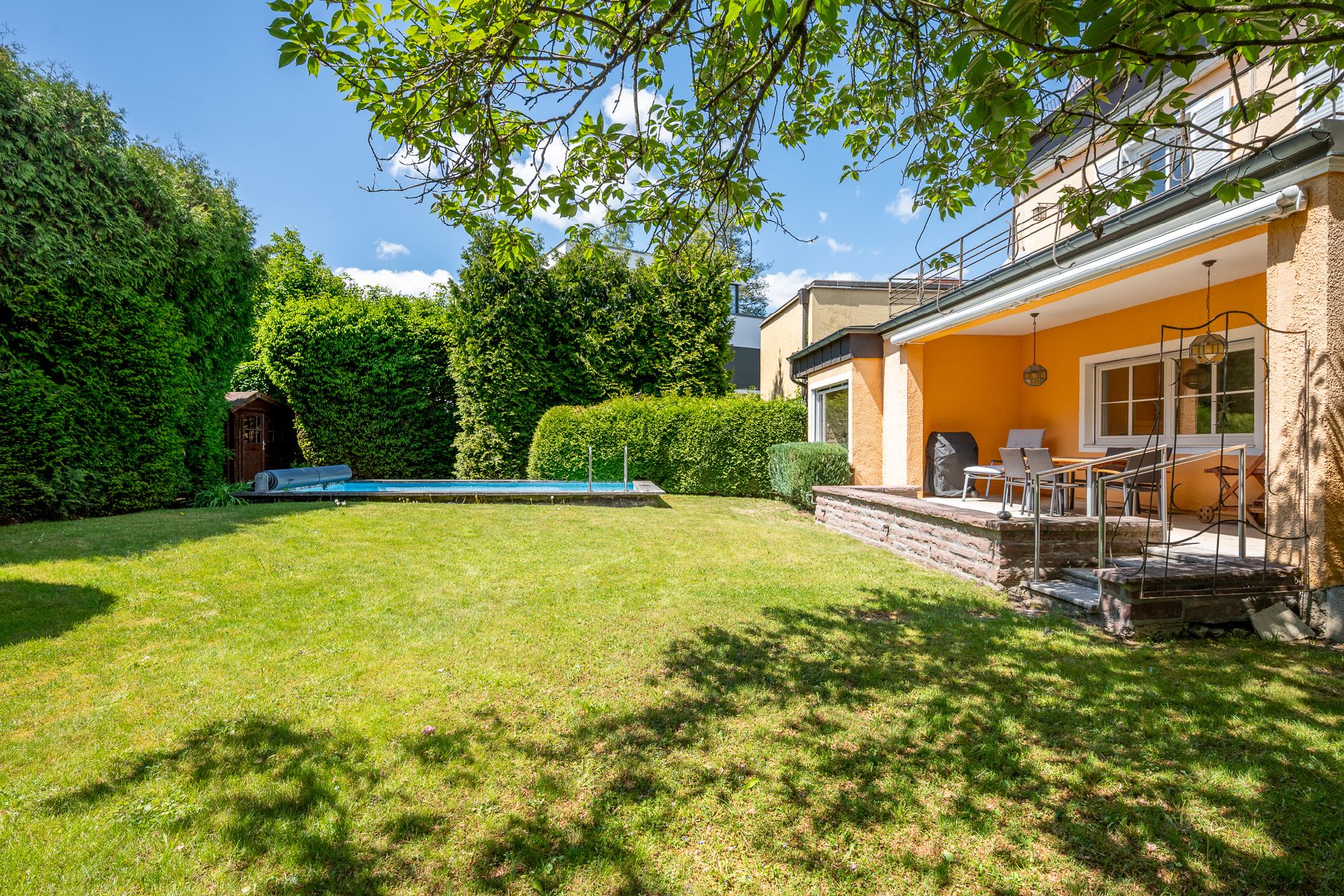 AIGNER - Rarität in Bestlage: Historische Villa mit Garten und Außenpool im Blumenviertel – München – Vorschaubild 8