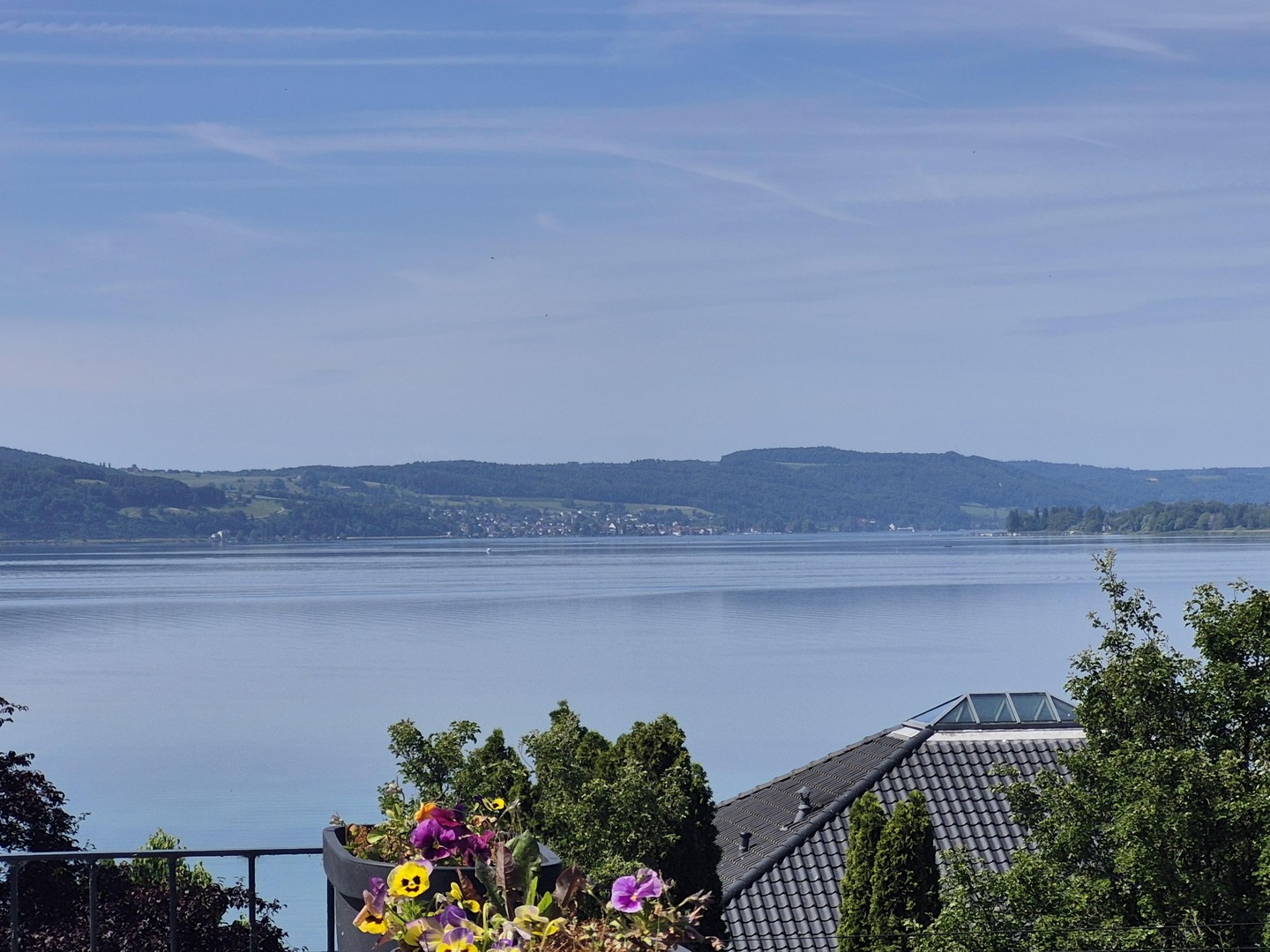 Provisionsfrei: Haus mit Seepanorama & ELW in Allensbach – Allensbach – Bild 1 von 34
