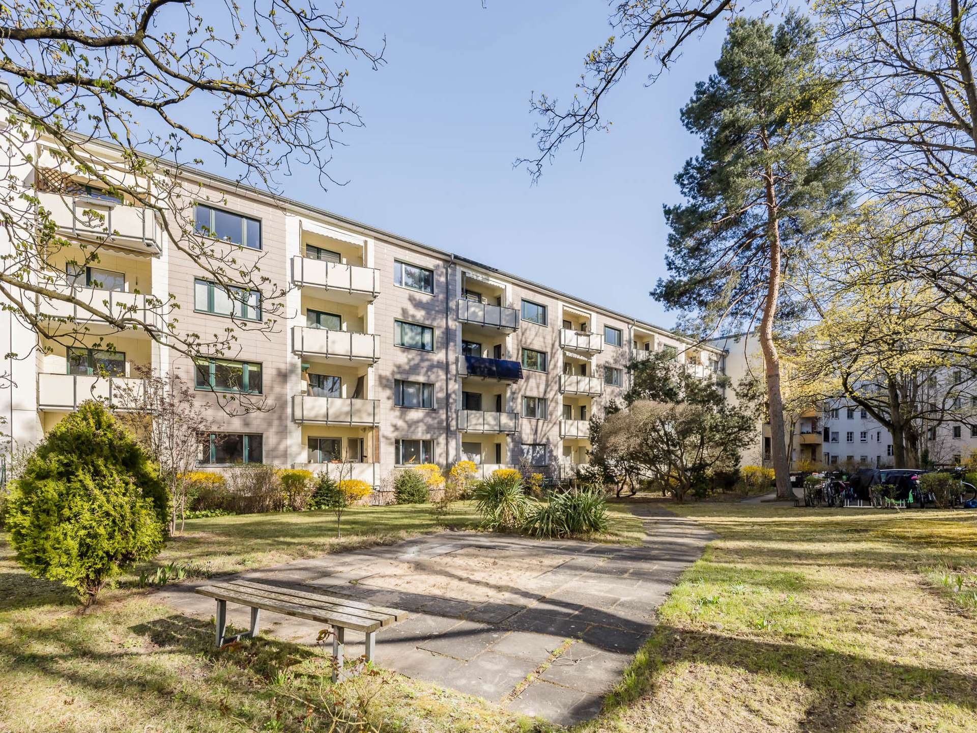 Modernisierte 3-Zimmer-Wohnung mit Südbalkon in ruhiger Lage in Berlin-Westend – Berlin – Bild 1 von 12