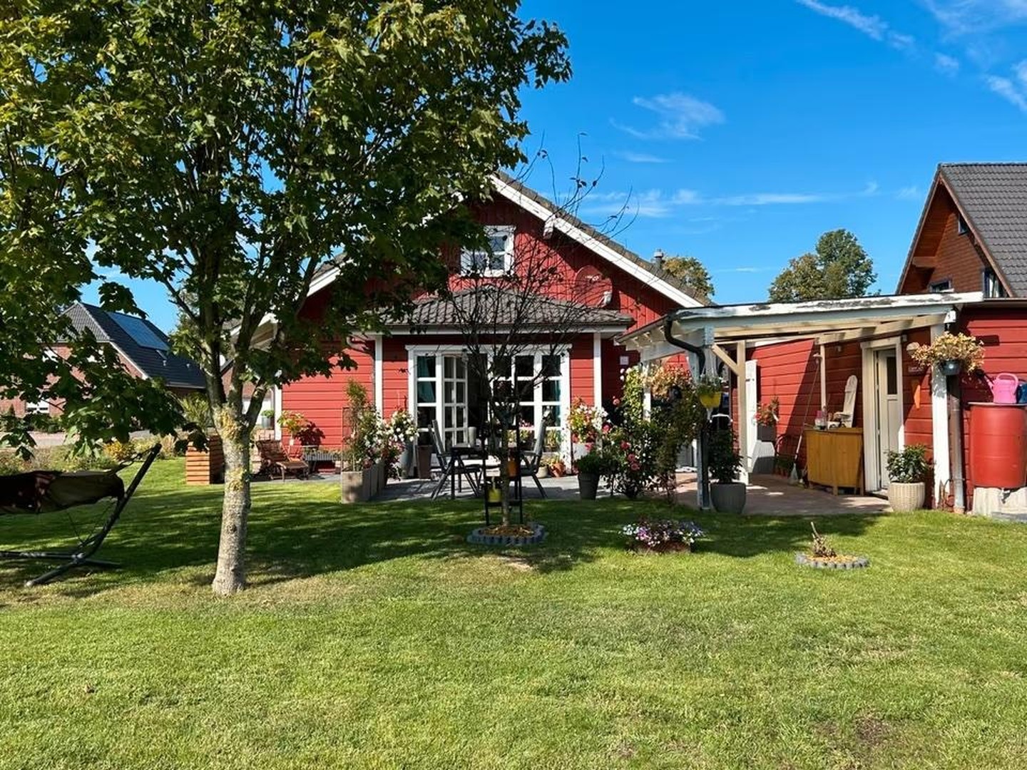 Charmanter Holzbungalow auf Eckgrundstück – Tönning – Bild 1 von 23
