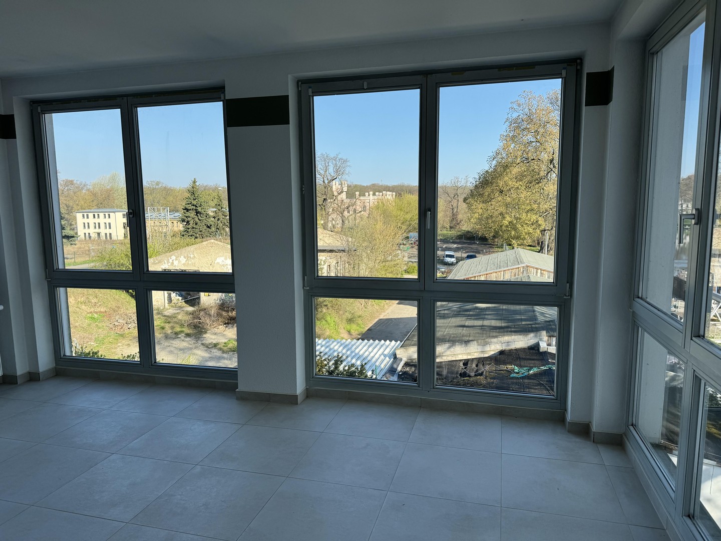 Seeblick • Große Fenster • Balkon zum Wasser – Potsdam – Vorschaubild 3