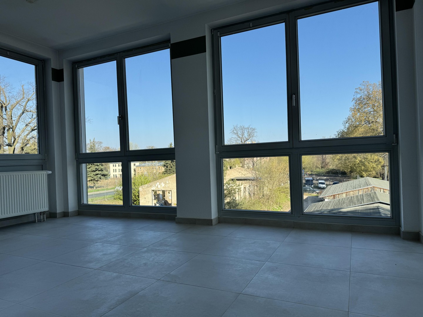 Seeblick • Große Fenster • Balkon zum Wasser – Potsdam – Vorschaubild 4