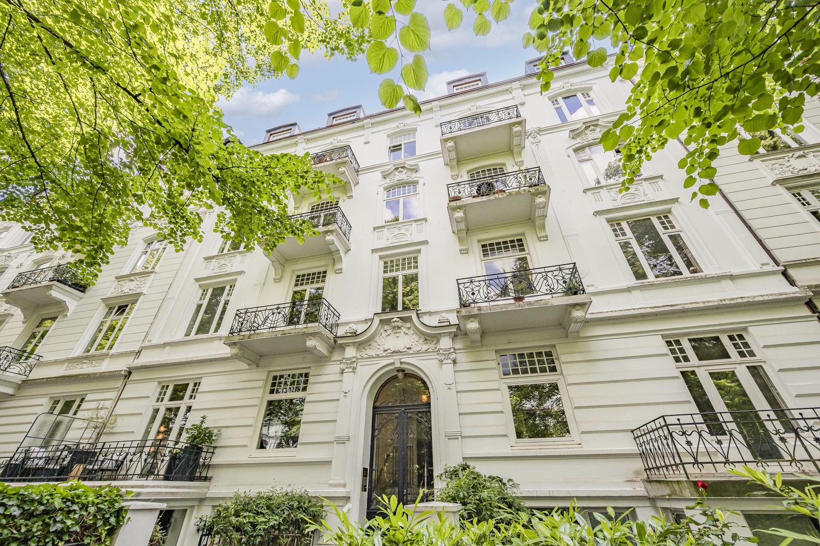 Rarität: Luxussanierter Altbau mit Traumgarten, 3 Terrassen & absoluter Ruhe – Hamburg – Vorschaubild 4