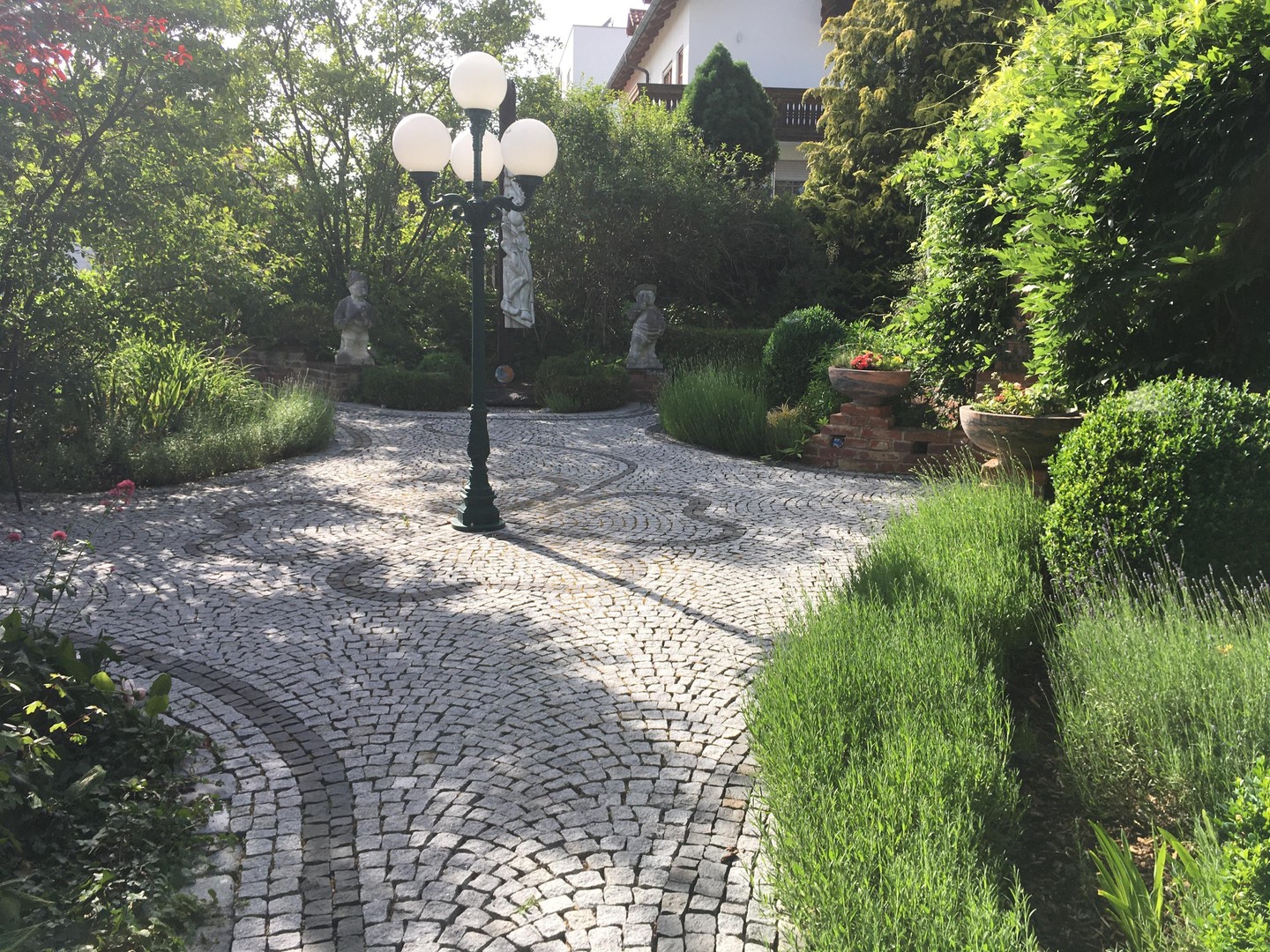 bg