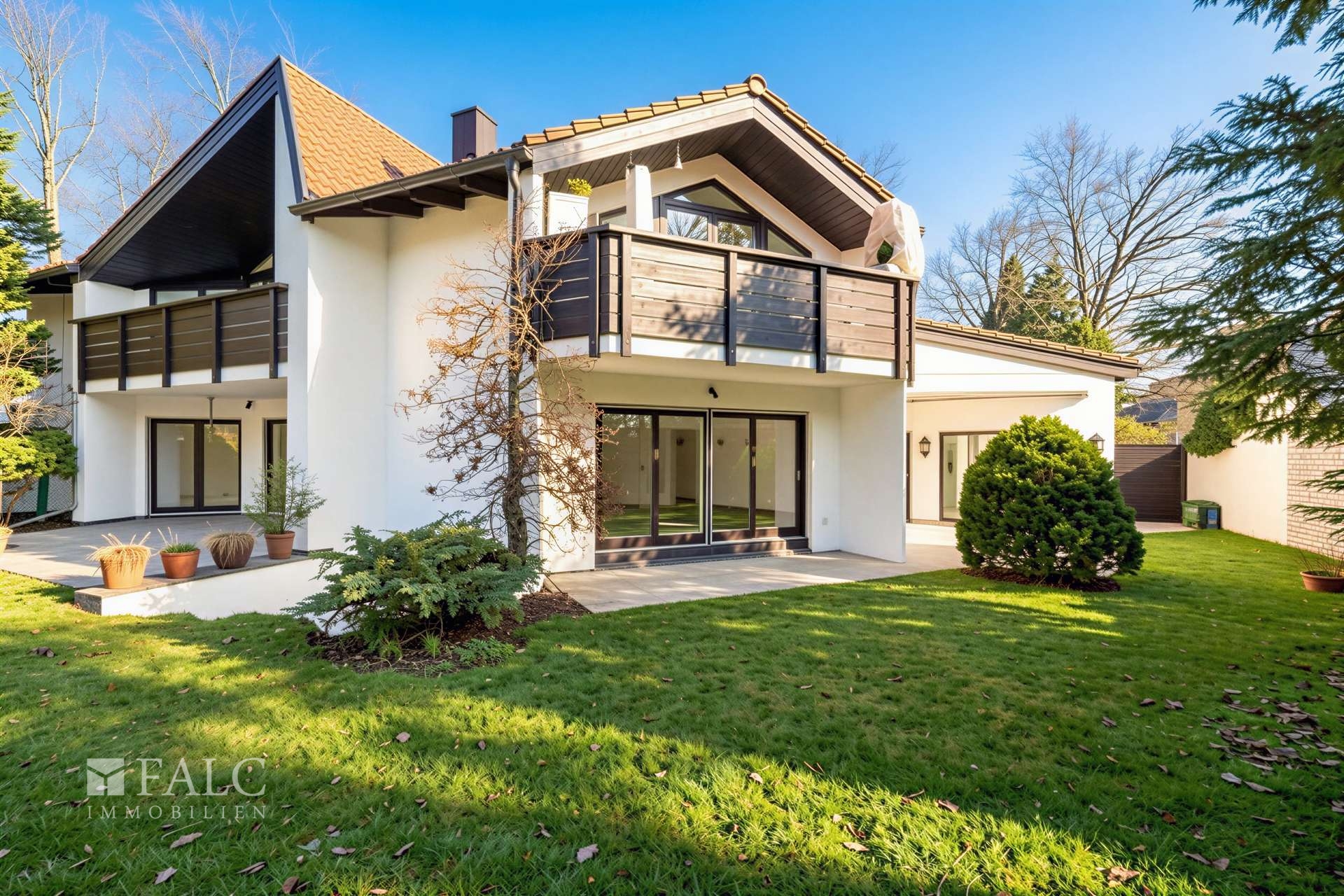 Großzügige Gartenwohnung mit 3 Terrassen, vielseitiger Nutzfläche & Wellnesspotenzial – München – Vorschaubild 3