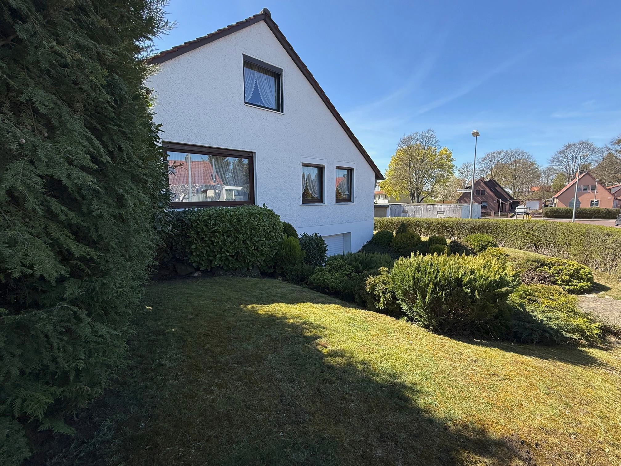 Gepflegtes und gemütliches Wohlfühl-1-Familienhaus in sehr beliebter Wohnlage von Helmstedt – Helmstedt – Vorschaubild 3
