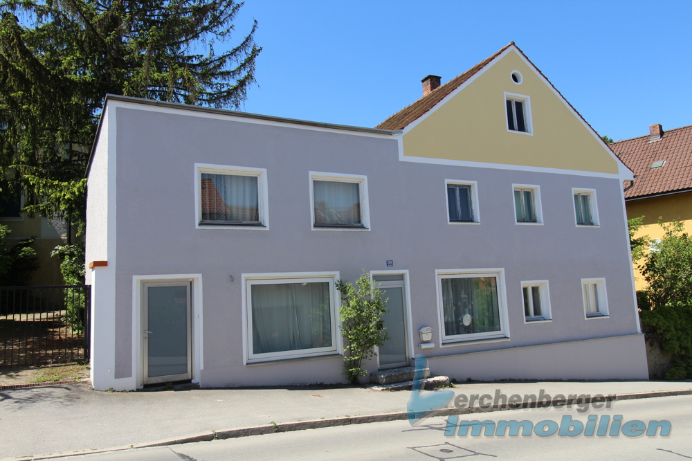*** Stadthaus mit Potenzial in Landau a.d.Isar *** – Landau an der Isar – Bild 1 von 24