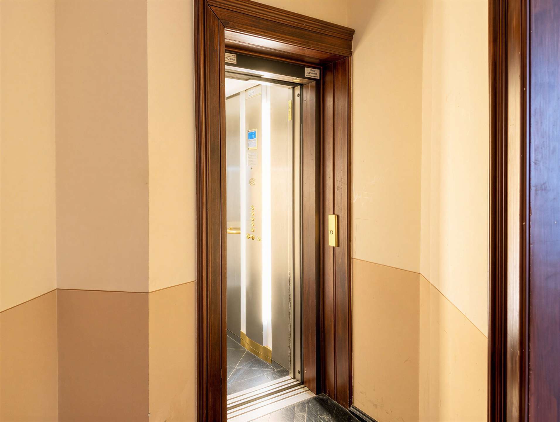 Bezugsfrei nahe Karl-Heine-Kanal: exklusive Altbauwohnung mit Sauna, Balkon und Echtholzparkett – Leipzig – Vorschaubild 13