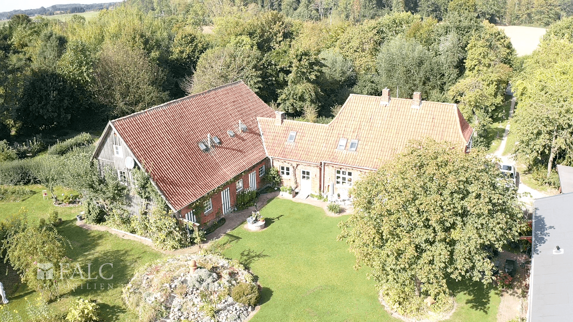 "Absolute Rarität: Charmanter 3-Seitenhof mit 8.047m² Grundstück und idyllischem Naturteich" – Pokrent – Vorschaubild 2
