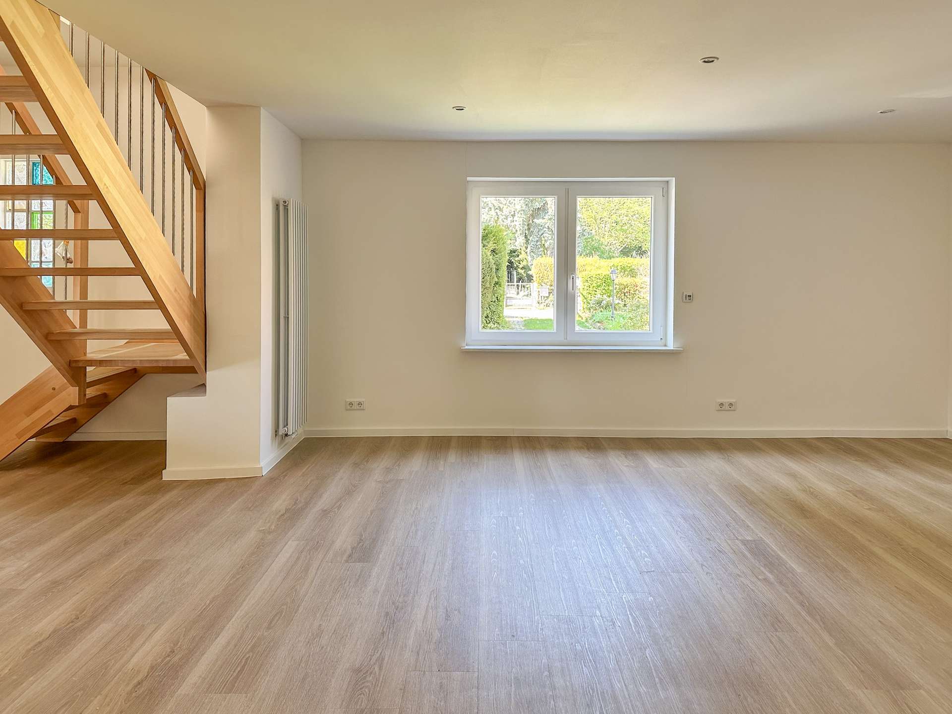 Bezugsfrei: Frisch saniertes Haus zum Erstbezug l Idyllischer Garten l Garage & Carport – Leipzig – Vorschaubild 3