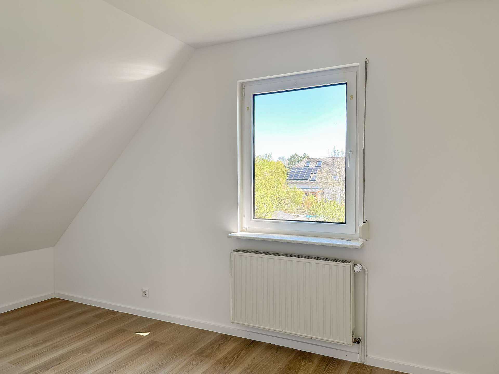 Bezugsfrei: Frisch saniertes Haus zum Erstbezug l Idyllischer Garten l Garage & Carport – Leipzig – Vorschaubild 12
