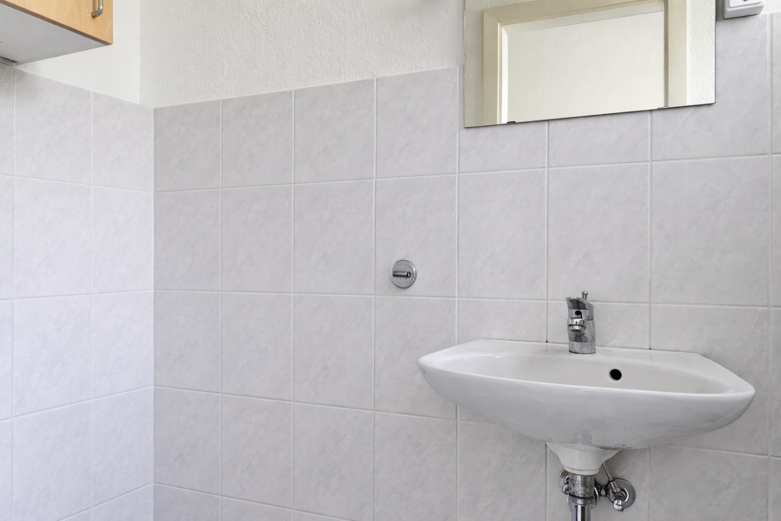 Kurzfristig bezugsfrei! Baujahr 2000 | Pkw-Stellplatz | EBK optional | ausgebautes Studio | Garten – Leipzig – Vorschaubild 3