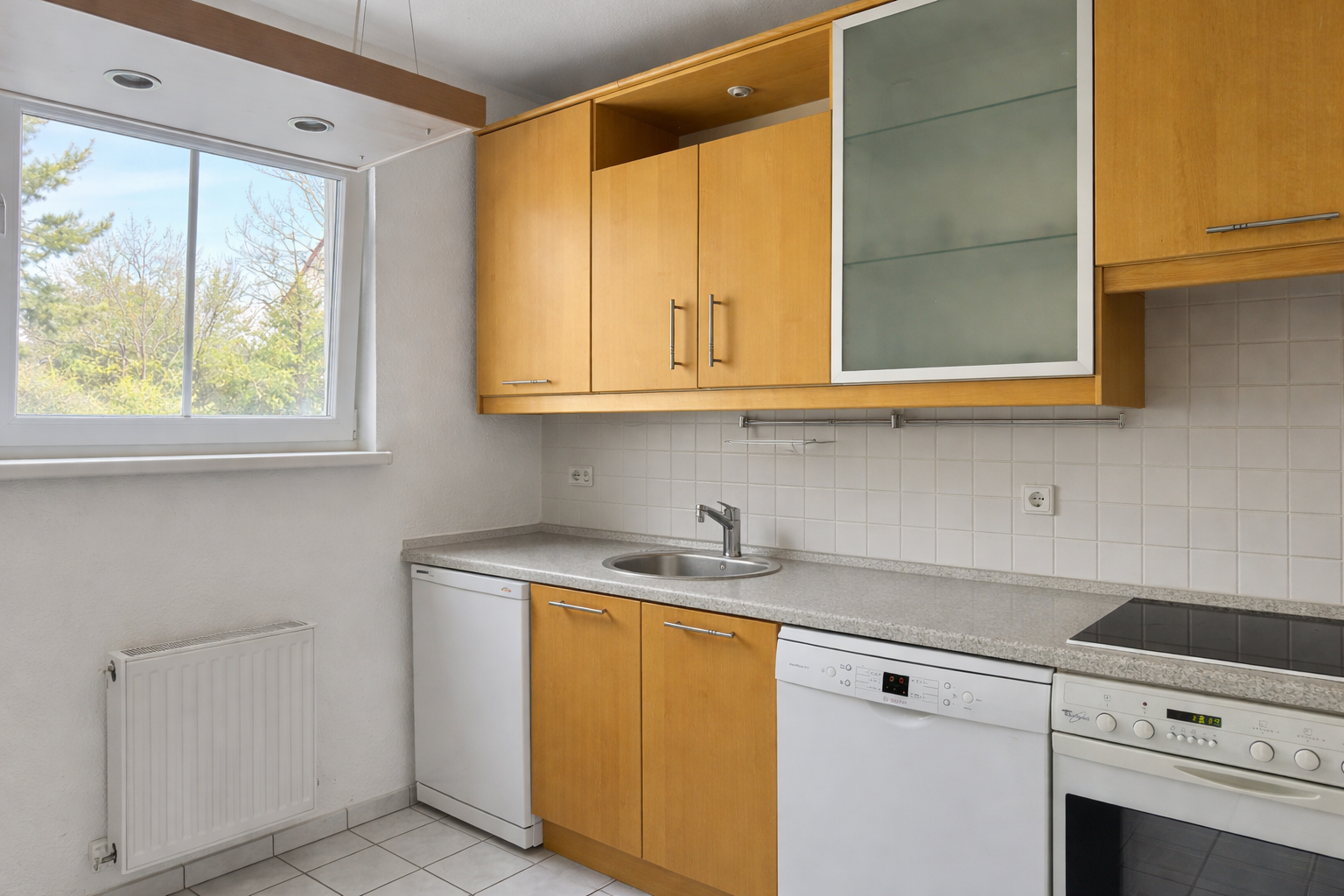 Kurzfristig bezugsfrei! Baujahr 2000 | Pkw-Stellplatz | EBK optional | ausgebautes Studio | Garten – Leipzig – Vorschaubild 4