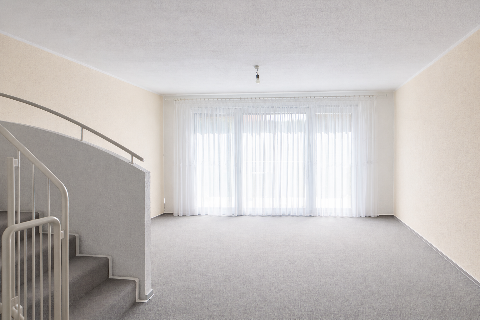 Kurzfristig bezugsfrei! Baujahr 2000 | Pkw-Stellplatz | EBK optional | ausgebautes Studio | Garten – Leipzig – Vorschaubild 5