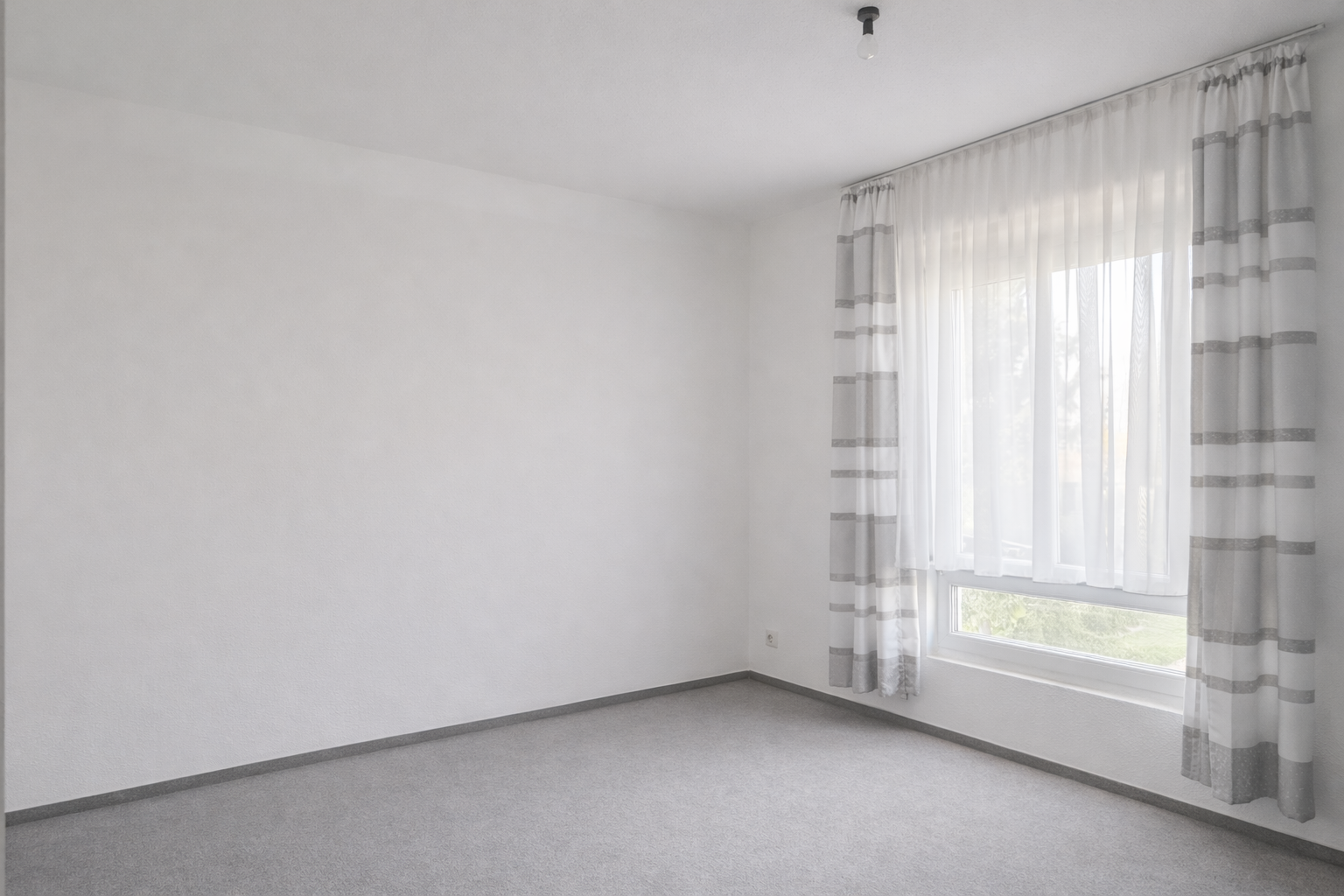 Kurzfristig bezugsfrei! Baujahr 2000 | Pkw-Stellplatz | EBK optional | ausgebautes Studio | Garten – Leipzig – Vorschaubild 7