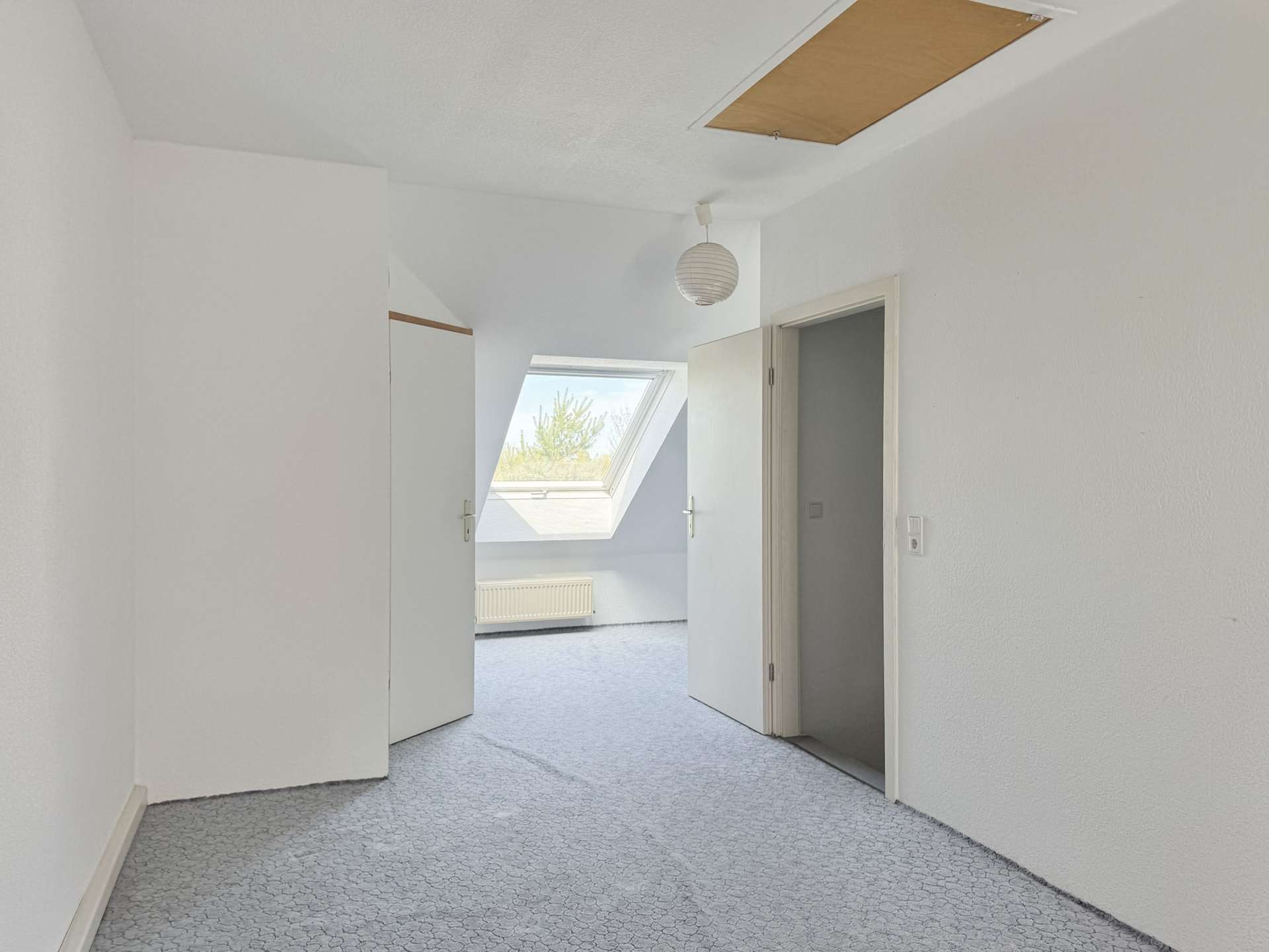 Kurzfristig bezugsfrei! Baujahr 2000 | Pkw-Stellplatz | EBK optional | ausgebautes Studio | Garten – Leipzig – Vorschaubild 10