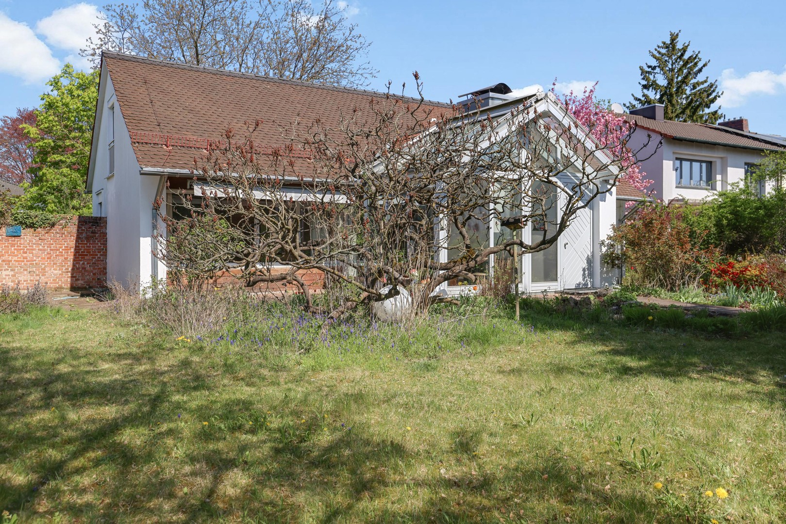 Bezugsfrei! Ruhiges Einfamilienhaus mit großem Garten! Provisionsfrei! – München – Vorschaubild 3
