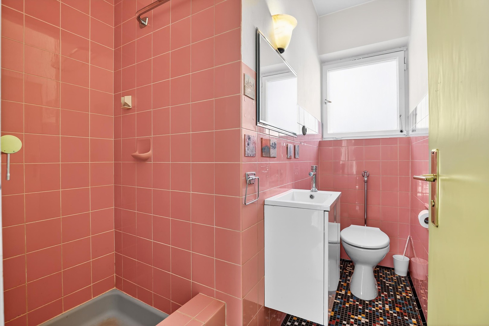 Bezugsfrei! Ruhiges Einfamilienhaus mit großem Garten! Provisionsfrei! – München – Vorschaubild 19