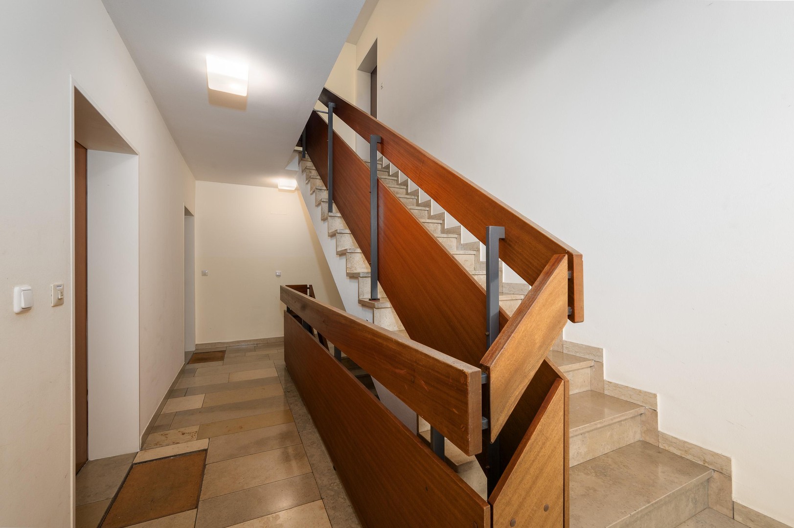 2-Zimmer-ETW mit TG u. Terr. in Solln, fast wie "im Grünen"! – München – Vorschaubild 3